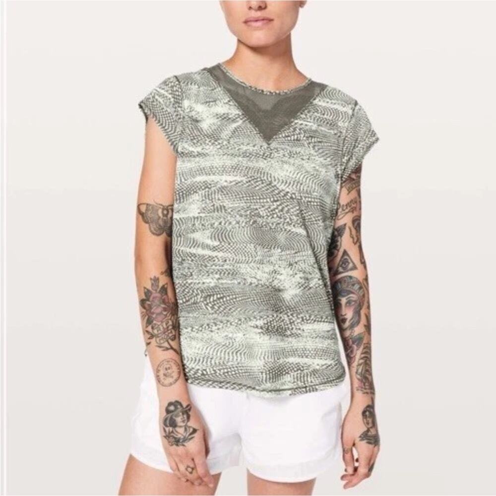 Lululemon For The Run Short Sleeves Womens Size 4 Swerve Vapor Metal Grey